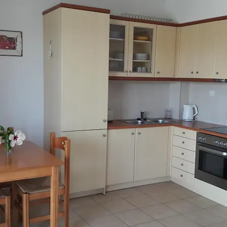 Villa, Close To The Beach, With Swimming Pool And Mountain Views * Asprouliánoi