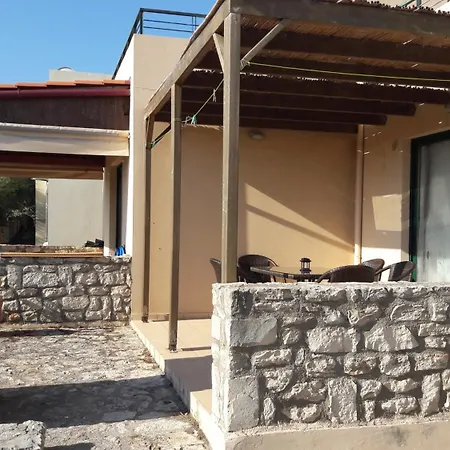 Villa, Close To The Beach, With Swimming Pool And Mountain Views 别墅