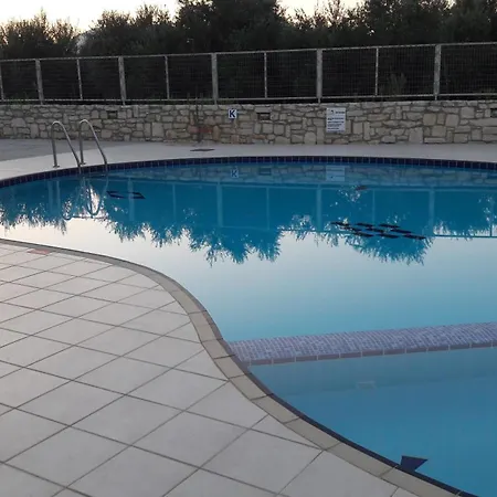 Villa, Close To The Beach, With Swimming Pool And Mountain Views * Asprouliánoi